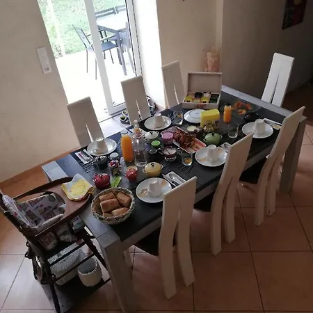 לינה וארוחת בוקר Celine'home